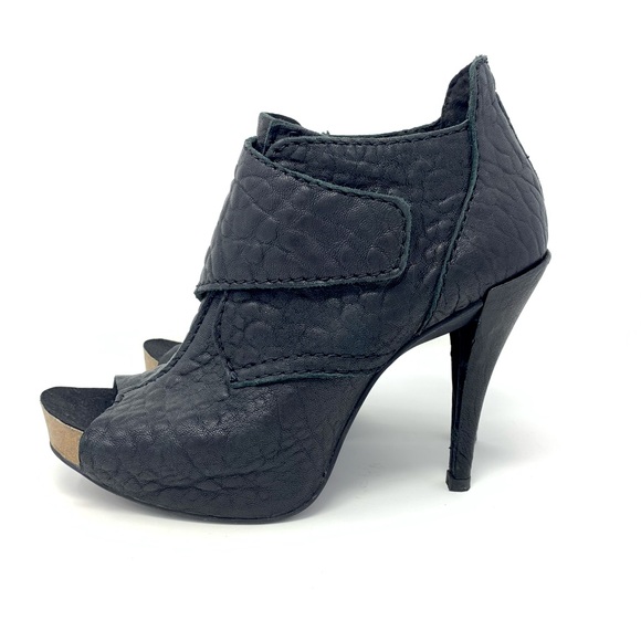 Pedro Garcia Chenoa Black Pebbled Leather Peep Toe Bootie Size 39 (8.5) - Picture 3 of 10